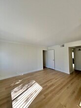 Chateau Studio Village Apartments in North Hollywood, CA - Building Photo - Building Photo