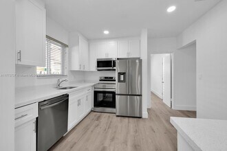 3445 SW 23rd Terrace in Miami, FL - Building Photo - Building Photo