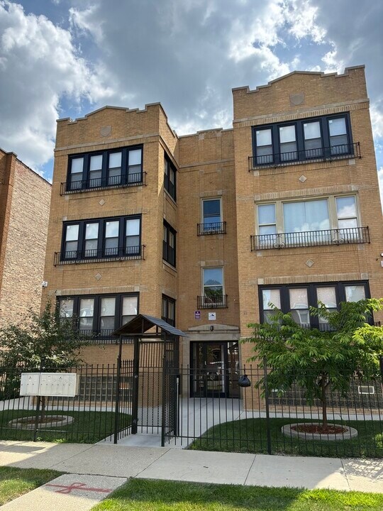 1111 N Leclaire Ave in Chicago, IL - Building Photo
