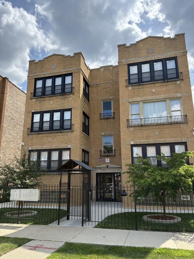 property at 1111 N Leclaire Ave