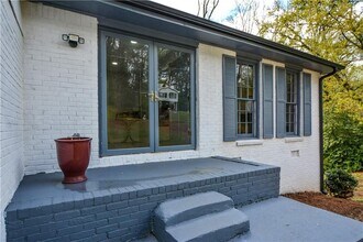 643 Navarre Dr in Stone Mountain, GA - Foto de edificio - Building Photo