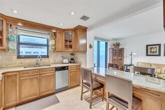 4301 Collins Ave in Miami, FL - Building Photo - Building Photo