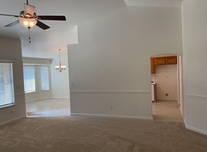 1077 W Saffron St in Hanford, CA - Building Photo - Building Photo