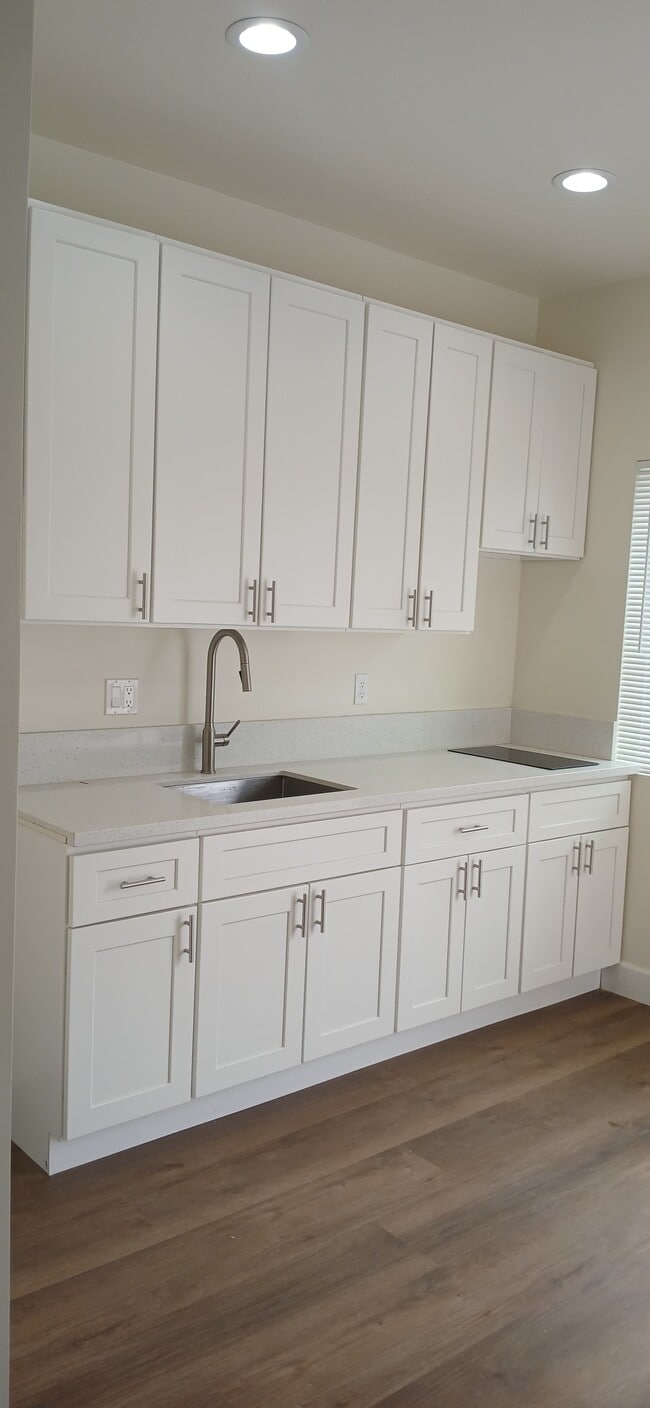 2301 N King St in Bakersfield, CA - Foto de edificio - Building Photo