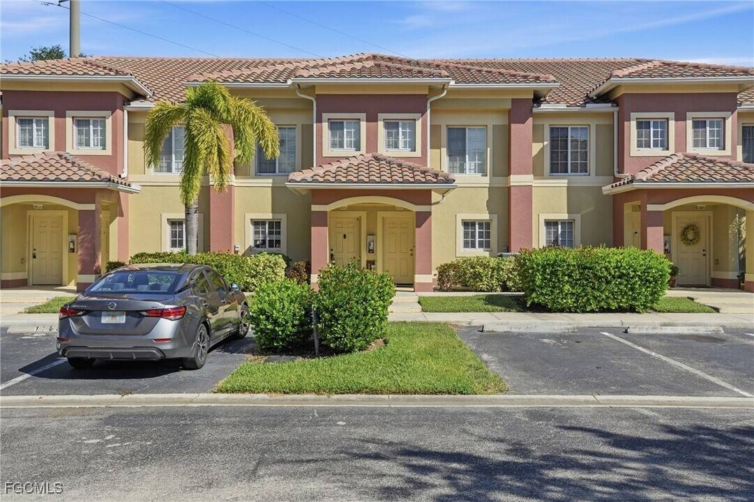 9409 Ivy Brook Run in Ft. Myers, FL - Building Photo