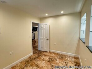 25 St Marys Ct in Brookline, MA - Building Photo - Building Photo