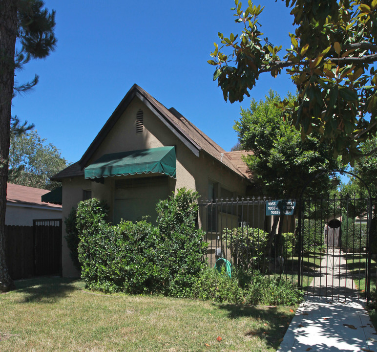 1055 Allen Ave in Glendale, CA - Foto de edificio