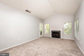 6011 Rosebud Ln in Centreville, VA - Building Photo - Building Photo