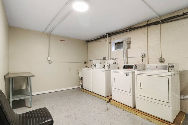 1009 Front St in Lisle, IL - Building Photo - Building Photo