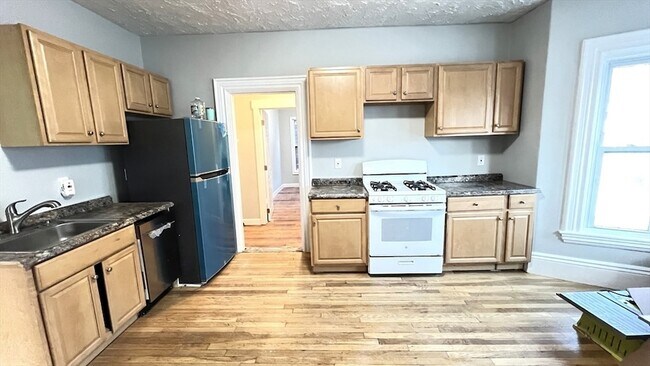 31 Ridgeway St in Lynn, MA - Foto de edificio - Building Photo