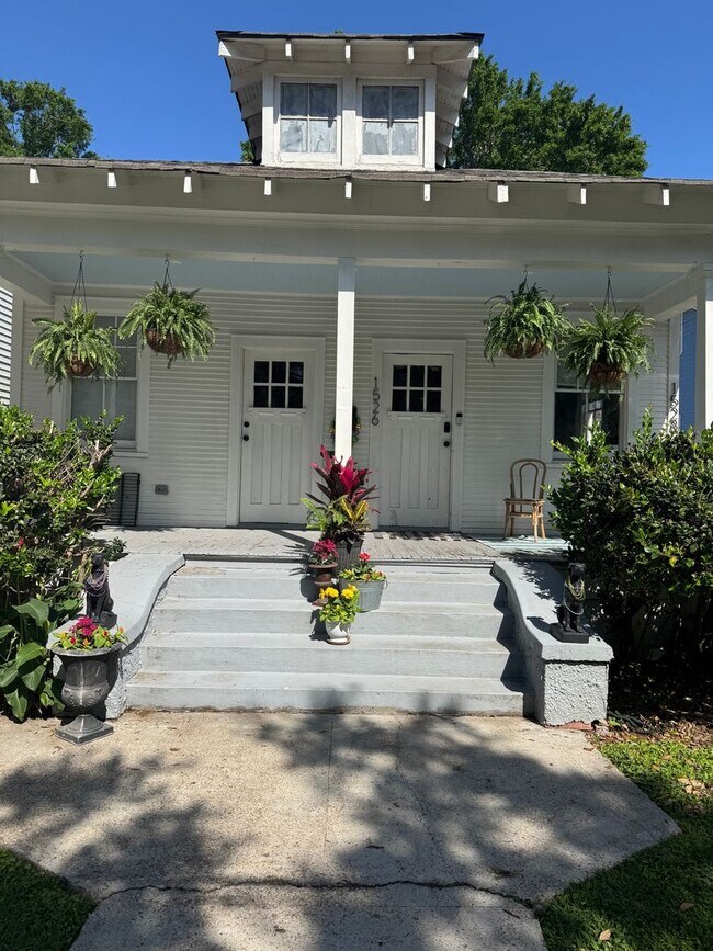 1528-1528 Hillary St