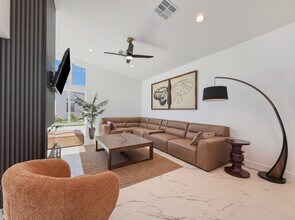 2197 Jacques Dr in Palm Springs, CA - Foto de edificio - Building Photo