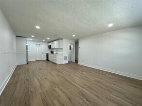 116 NW 2nd Ave in Hallandale Beach, FL - Building Photo - Building Photo