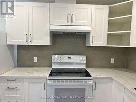1584 Sharpe St in Innisfil, ON - Building Photo