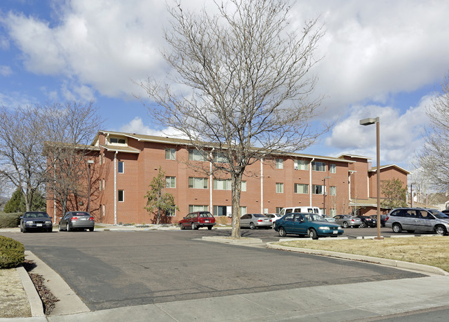 Crestview Apartments in Colorado Springs, CO - Building Photo - Building Photo