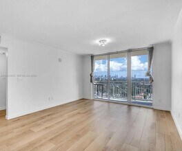 2665 SW 37th Ave, Unit 1501 in Miami, FL - Foto de edificio - Building Photo