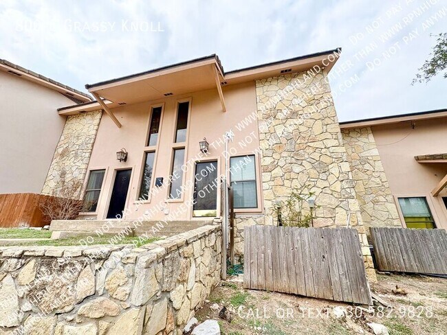 800 Grassy Knoll in Horseshoe Bay, TX - Building Photo - Building Photo