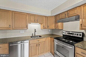 8387 Fern Leaf Ct in Springfield, VA - Building Photo - Building Photo
