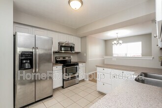 6726 Ossington Dr in Indianapolis, IN - Foto de edificio - Building Photo