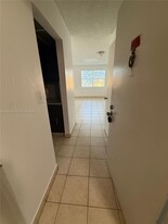 1305 W 53rd St in Hialeah, FL - Building Photo