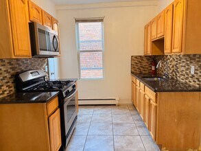 35 W 47th St, Unit 2 in Bayonne, NJ - Foto de edificio - Building Photo