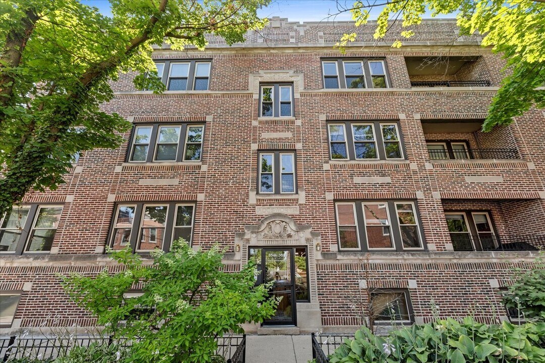 3546 N Bosworth Ave in Chicago, IL - Building Photo