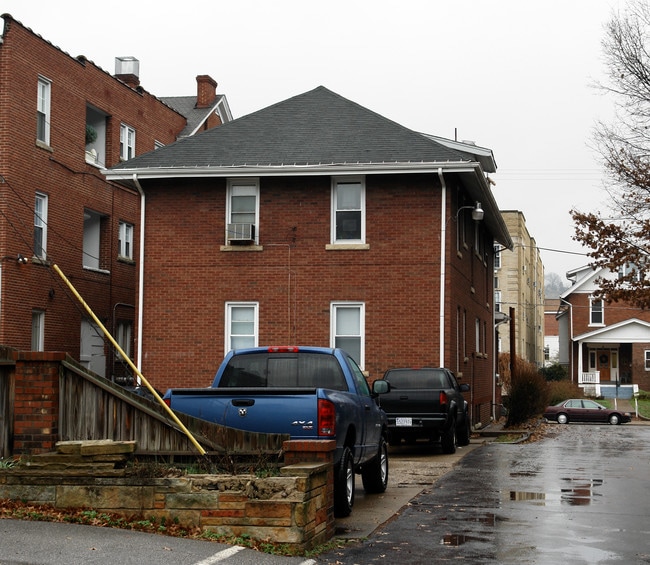 1323 Virginia St E in Charleston, WV - Foto de edificio - Building Photo