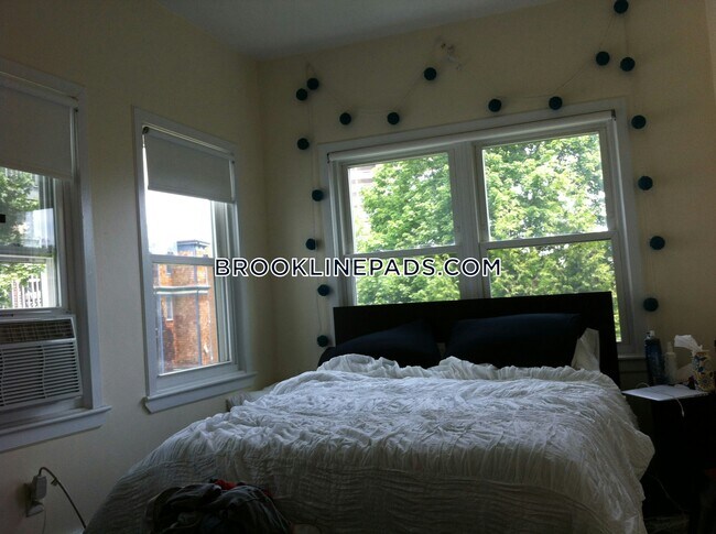 19 Fairbanks St, Unit 21 in Brookline, MA - Building Photo - Building Photo