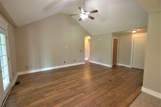 4828 W Skyler Dr in Springfield, MO - Building Photo - Building Photo