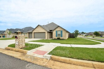 8900 Scarlet Blvd in Yukon, OK - Building Photo - Building Photo