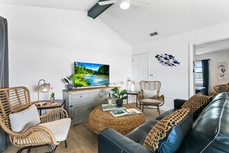 113 W Sunny Isle Dr in South Padre Island, TX - Foto de edificio - Building Photo