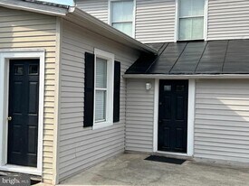 24048 Trailhead Dr in Aldie, VA - Building Photo