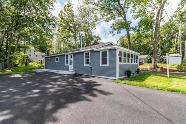 9 Gena Ave in Derry, NH - Building Photo - Building Photo