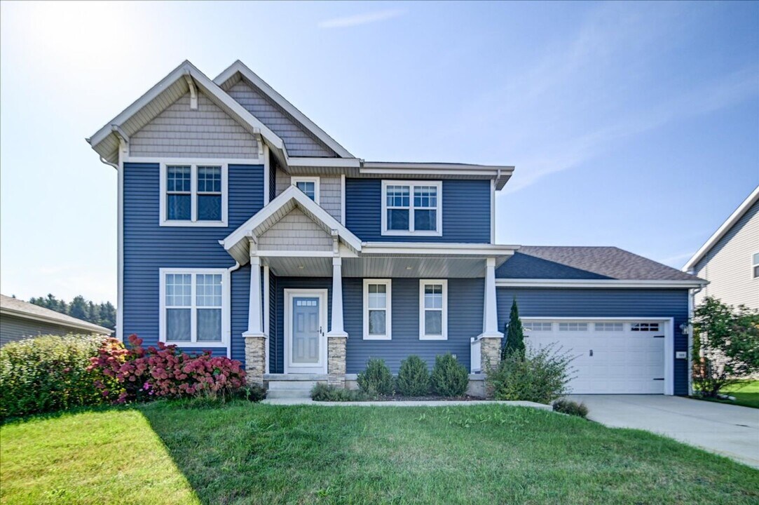 569 Chad's Crossing in Verona, WI - Building Photo