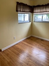 787 N Summit St, Unit 2 in Barberton, OH - Foto de edificio - Building Photo