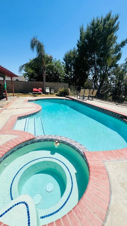 27483 Pamplico Dr in Santa Clarita, CA - Building Photo
