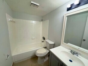 4423 Treehouse Ln in Tamarac, FL - Building Photo - Building Photo