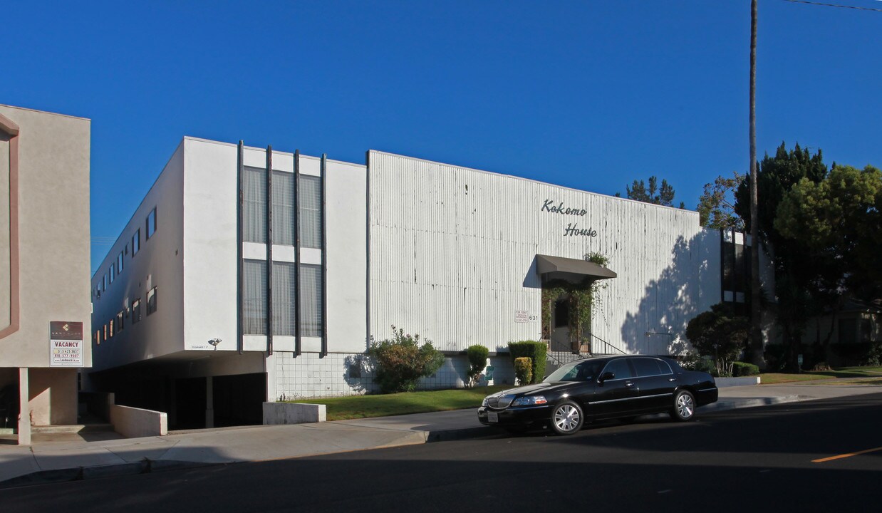 631 E Orange Grove Ave in Burbank, CA - Building Photo