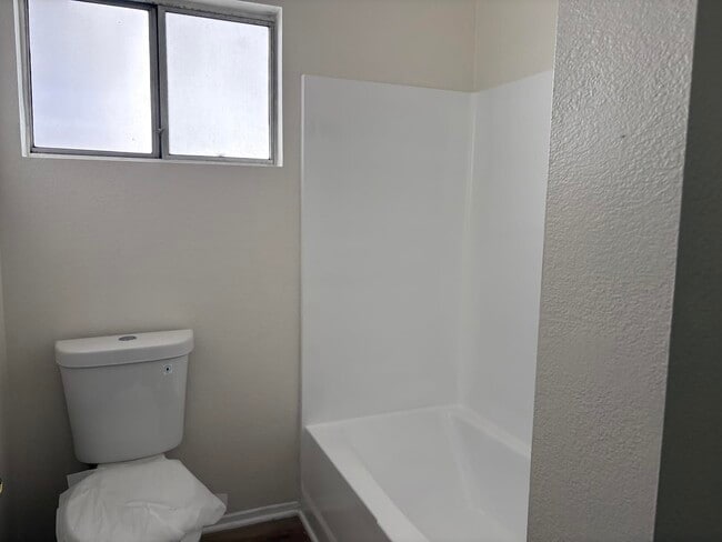 550 E Providencia Ave, Unit C in Burbank, CA - Building Photo - Building Photo