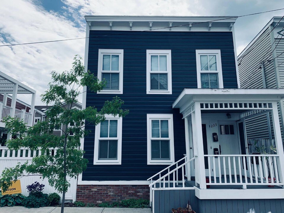233 Robinson St-Unit -2 in Hudson, NY - Building Photo
