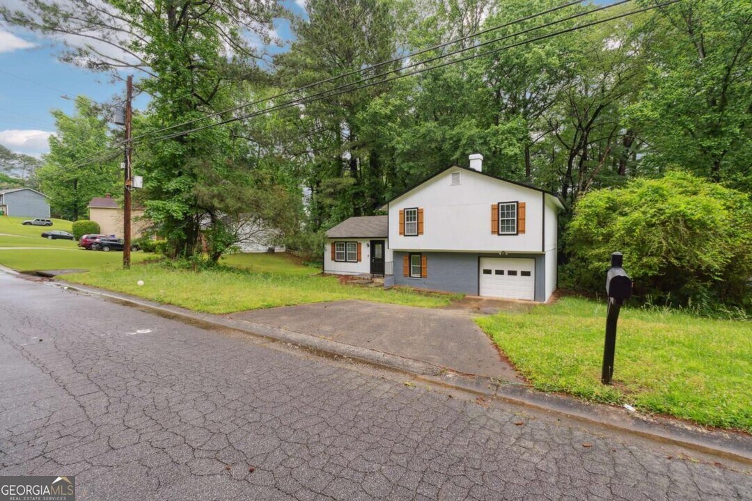 4326 Dogwood Farms Dr in Decatur, GA - Building Photo