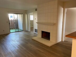 23647 Golden Springs Dr, Unit #G-1 in Diamond Bar, CA - Foto de edificio - Building Photo