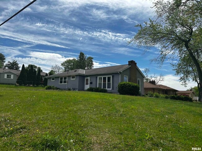 2114 W Westbrook Dr in Peoria, IL - Building Photo - Building Photo