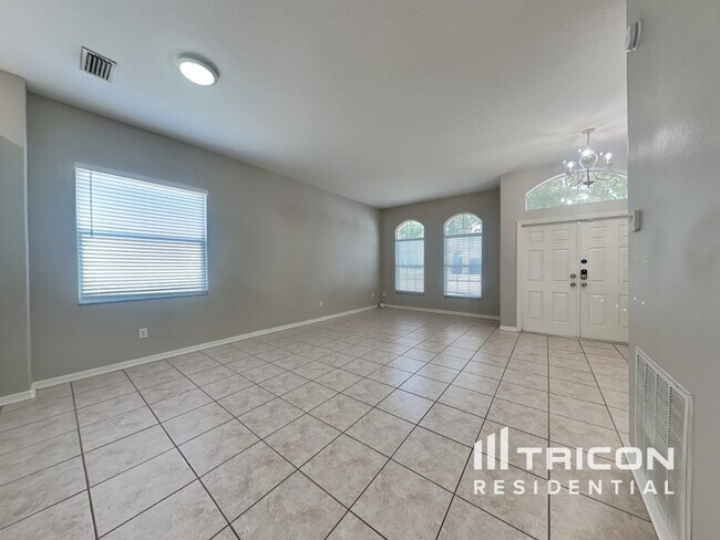 5547 Braddock Dr in Zephyrhills, FL - Building Photo - Building Photo