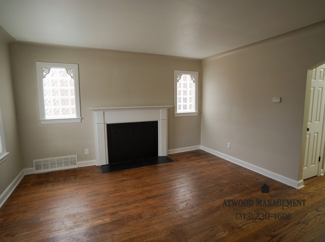 Fully Renovated 3-Bedroom Home – Move-In Ready for You! in Detroit, MI - Foto de edificio - Building Photo