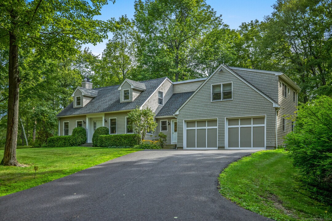 268 Under Mountain Rd in Salisbury, CT - Building Photo