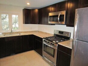 35 Elm Ave, Unit 2 in Fairview, NJ - Building Photo - Building Photo