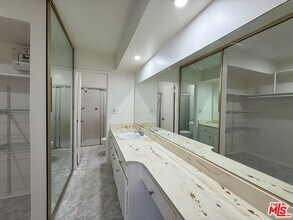 5320 Zelzah Ave in Los Angeles, CA - Building Photo - Building Photo