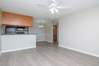 302 Lake Parsons Grn in Brandon, FL - Building Photo - Building Photo