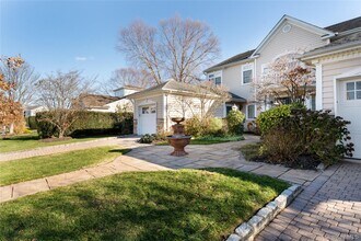 19 Hamlet Woods Dr in Saint James, NY - Building Photo - Building Photo